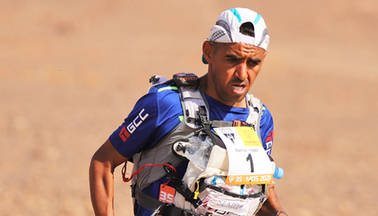 ماراطون الرمال .. رشيد المرابطي يفوز بالمرحلة الأولى 