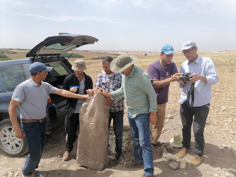 خبراء مغاربة يعثرون على صخرة تيفيناغ