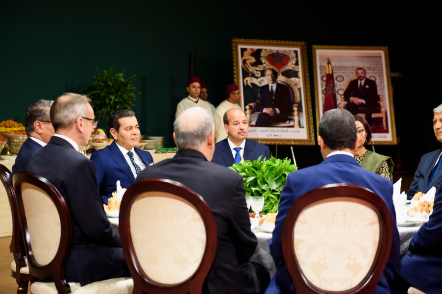 SM le Roi offre un dîner en l'honneur des invités et participants au 15e SIAM, présidé par SAR le Prince Moulay Rachid