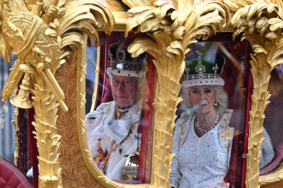 البريطانيون يهتفون: ليحفظ الله الملك تشارلز الثالث    