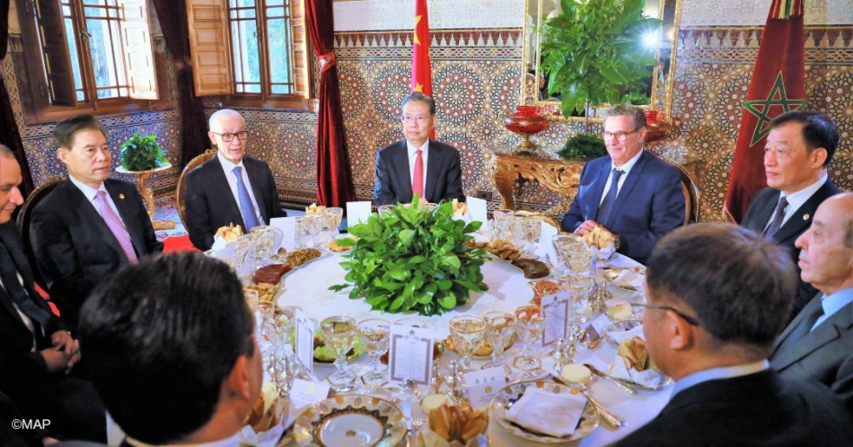 SM le Roi offre un dîner en l'honneur du président du Comité Permanent de l'Assemblée Populaire Nationale de Chine