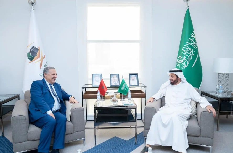 استقبال الحجاج  .. سفير المغرب يتباحث مع وزير الحج السعودي