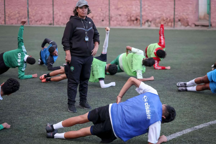حسناء الدومي.. أول مغربية تدرب فريقا لكرة القدم ذكور