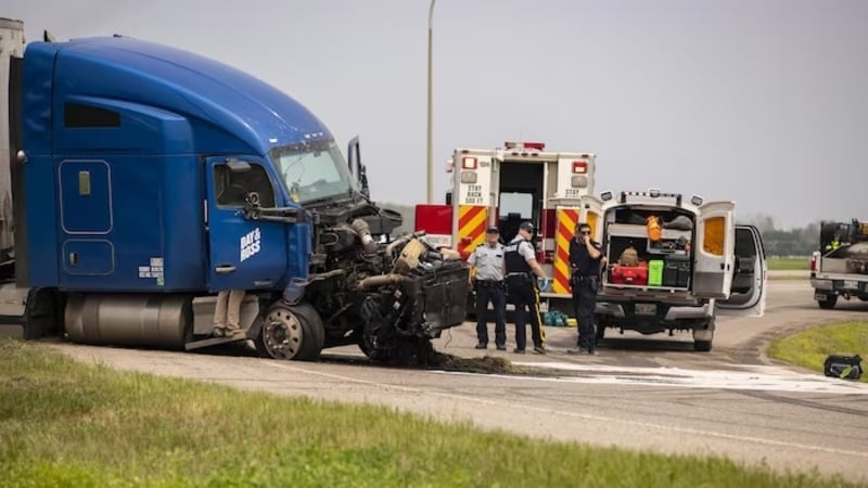 L'accident de la route dans le centre du Canada a fait 15 morts