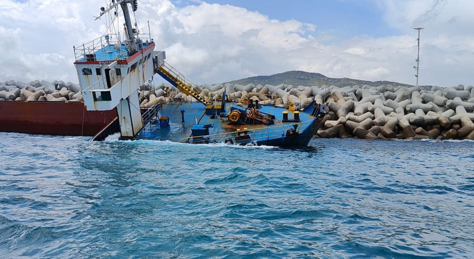 M'diq: lancement d'un appel d'offres pour le retrait d'un navire échoué à Marina Smir