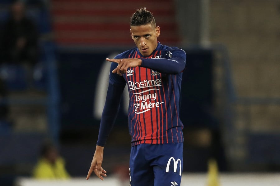 ميركاتو .. بامو يعود إلى الدوري الفرنسي 