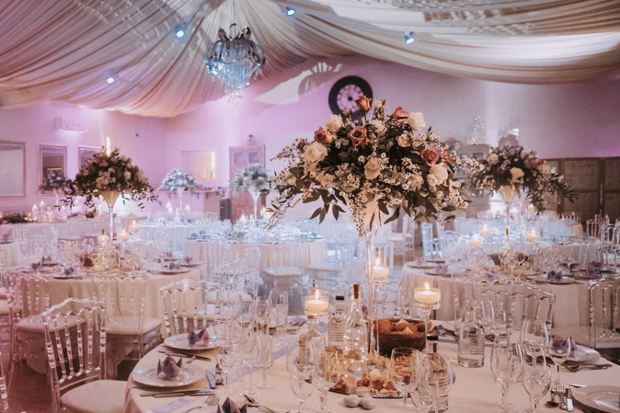 Les mariages estivaux en plein essor: Une hausse des prix en témoigne 