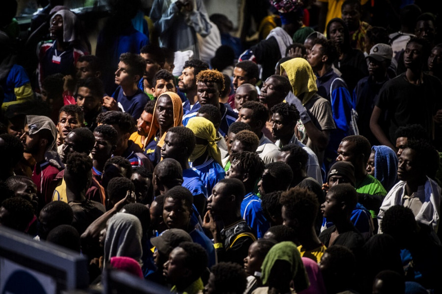 إيطاليا.. تدفق قياسي للمهاجرين على جزيرة لامبيدوسا 