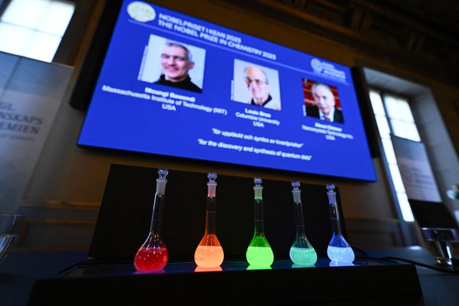 Le Nobel de chimie à un trio pour leurs travaux sur les points quantiques