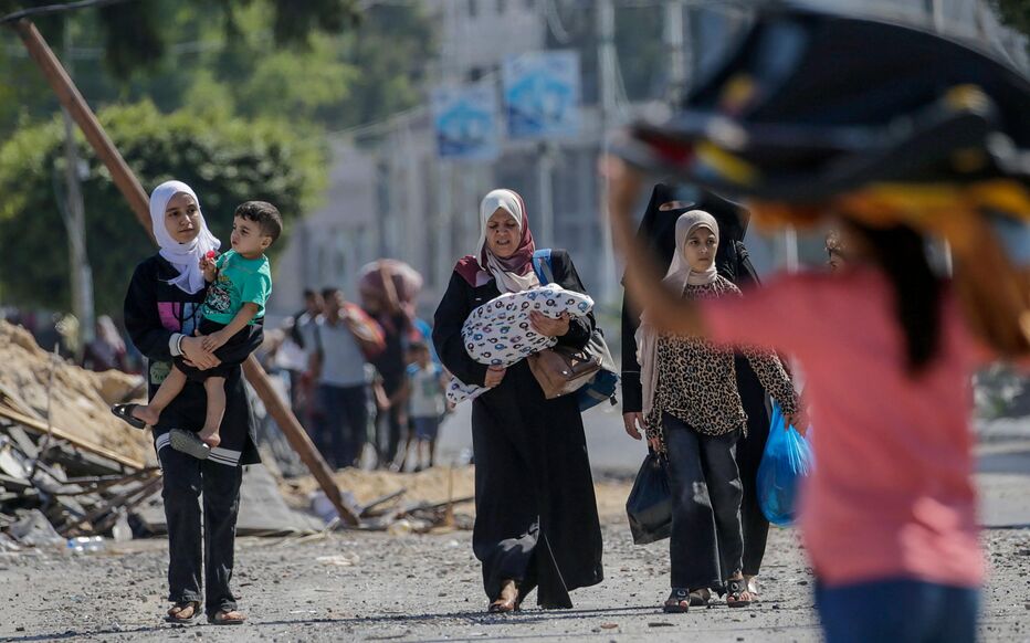 العودة إلى المنزل ولو مدمرا قرب غزة خيار عائلات فلسطينية في ظل الهدنة