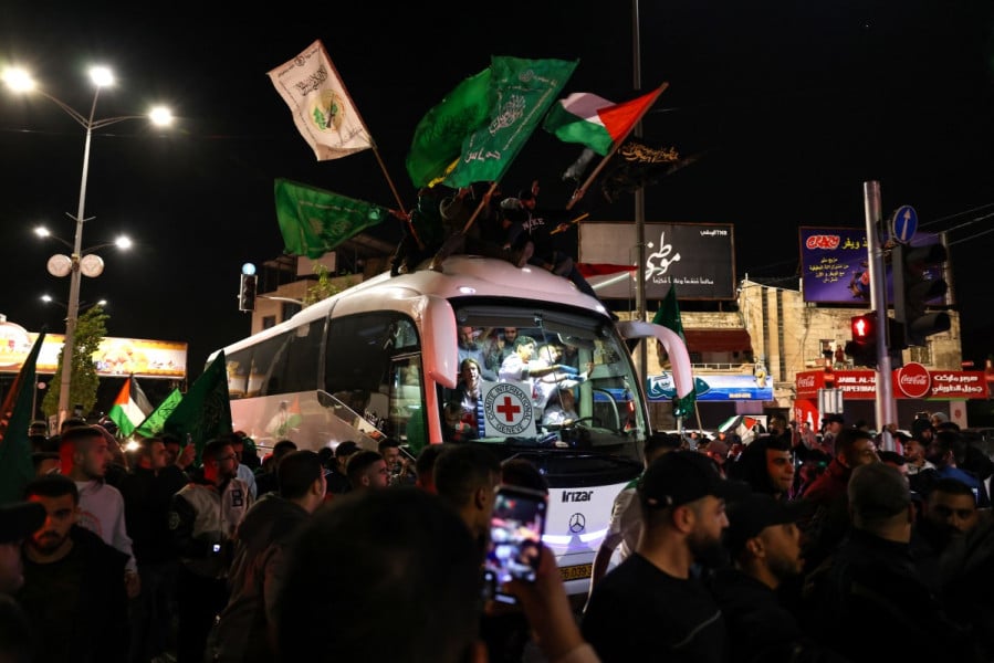 حماس تفرج عن دفعة ثانية وإطلاق فلسطينيين من السجون الإسرائيلية
