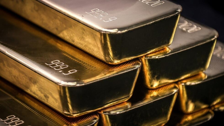 الذهب يسجل سعرا قياسيا يتخطى 2100 دولار للأونصة