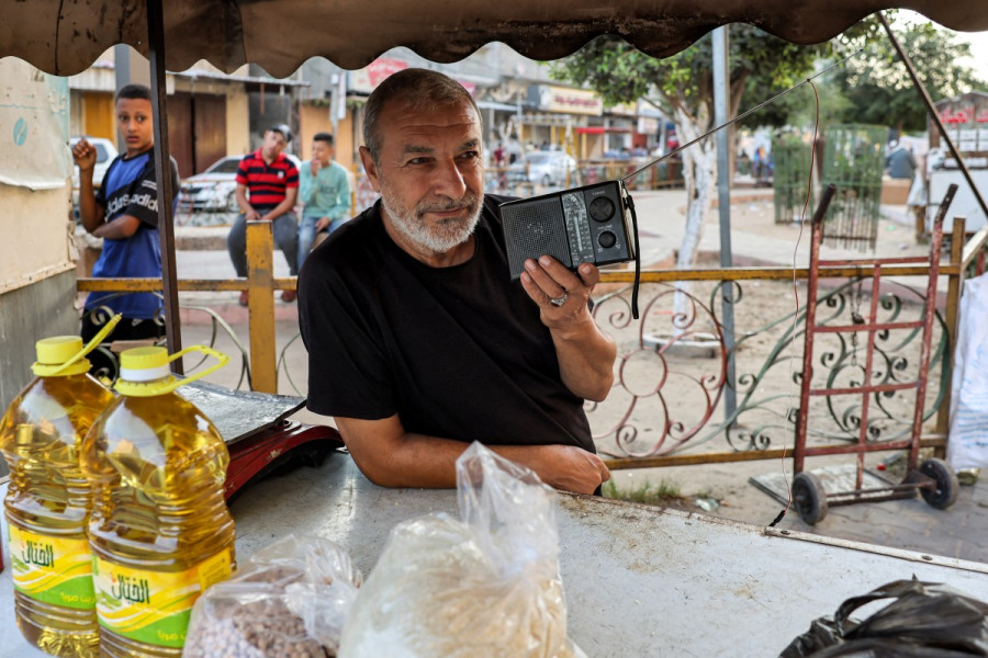 A Gaza en guerre, les postes de radio tombent pile