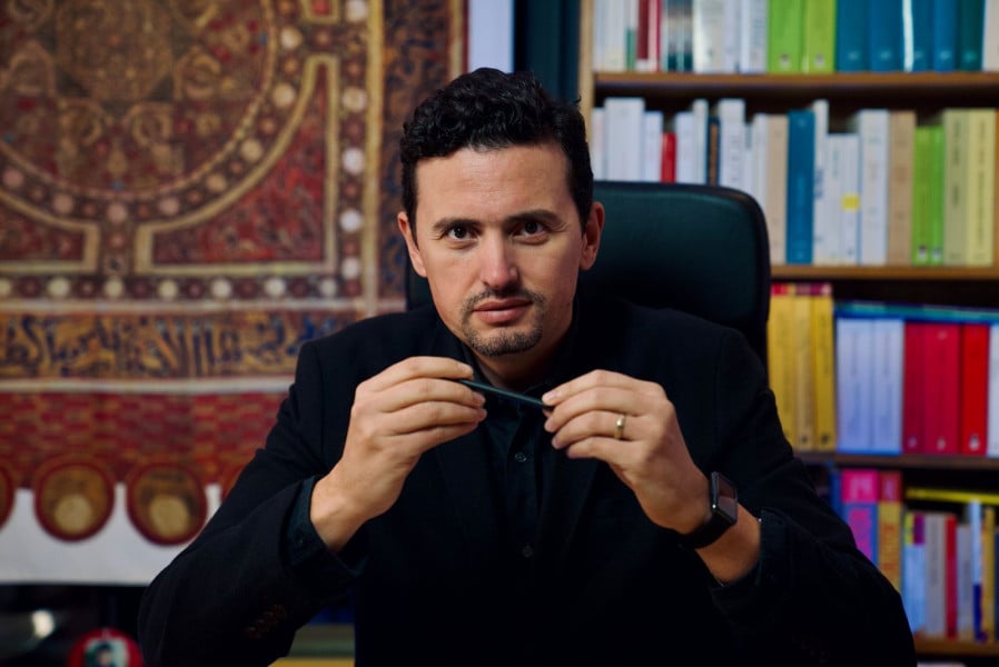 Parution du livre "Drapeaux du Maroc" de Nabil Mouline, un voyage symbolique dans l'histoire Marocaine