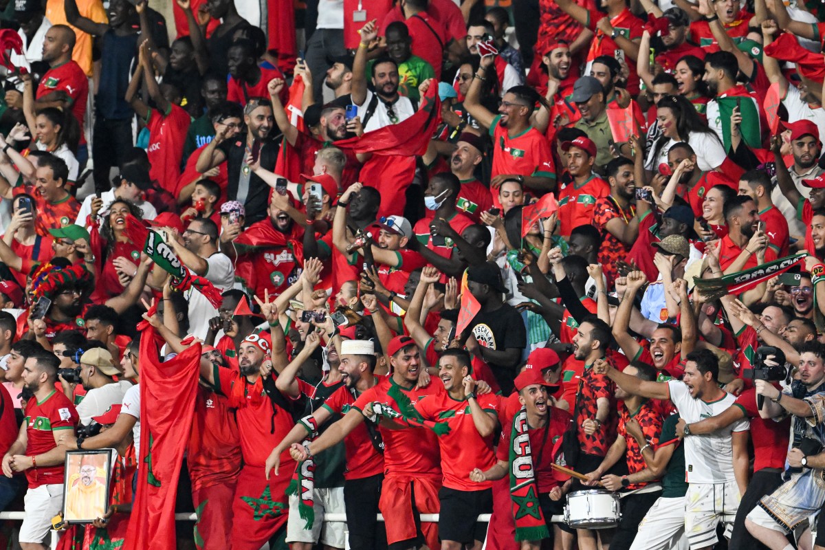 جماهير مغربية تساند المنتخب المغربي أمام تنزانيا