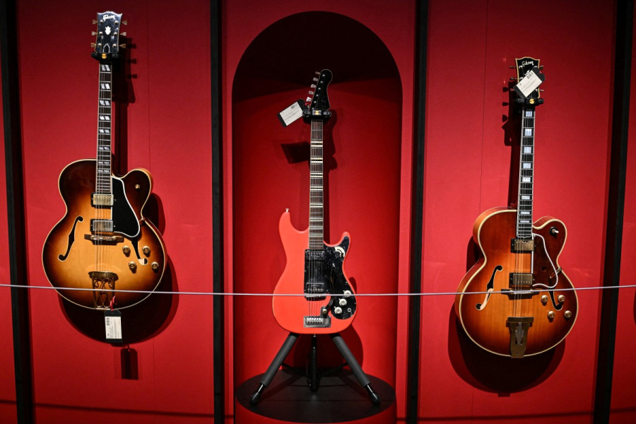 "Money for Nothing": des guitares de Mark Knopfler partent pour des centaines de milliers d'euros aux enchères