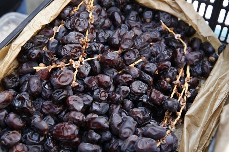 Les dattes "Bousthammi", la perle noire convoitée dans les marchés casablancais 