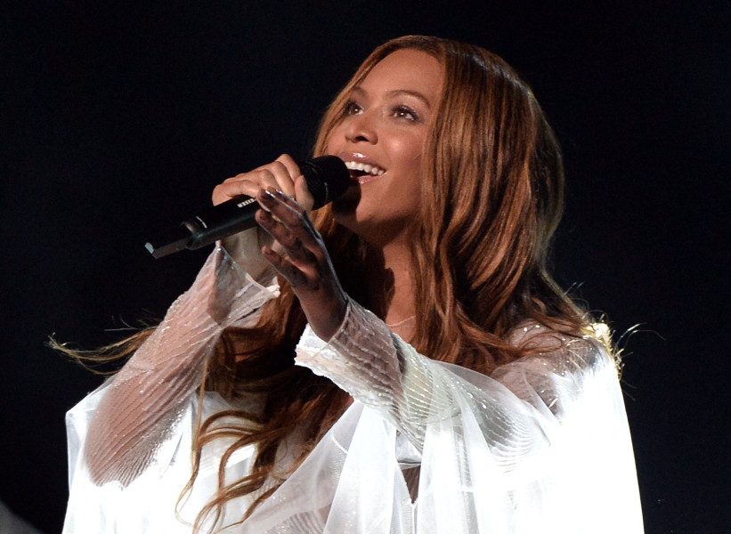 Beyoncé, popstar noire du Texas, dégaine son premier album country