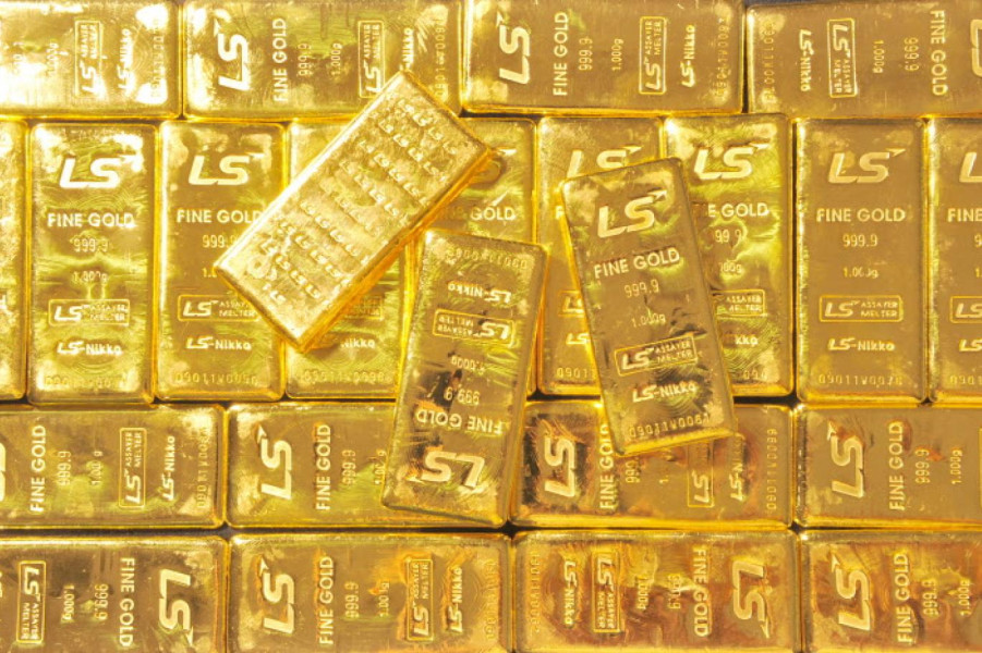 سعر أونصة الذهب يتخطى أربعة آلاف دولار للمرة الأولى في تاريخه