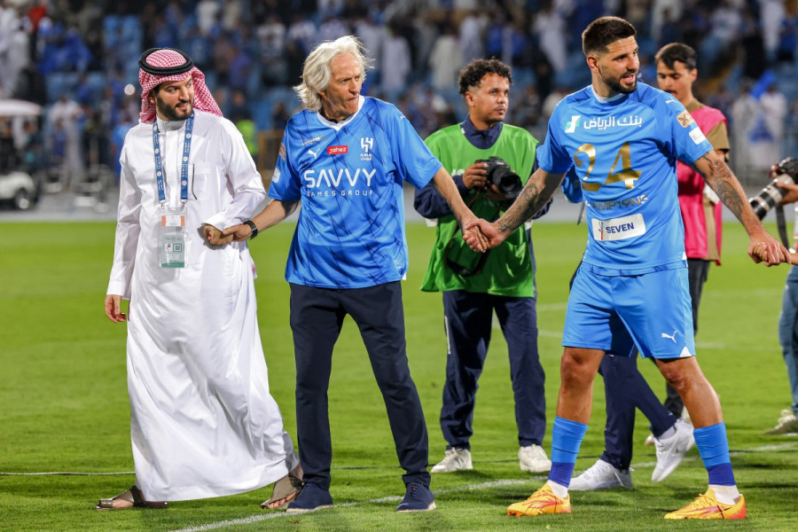 رئيس الهلال يؤكد بداية المفاوضات لتجديد عقد المدرب جيزوس 