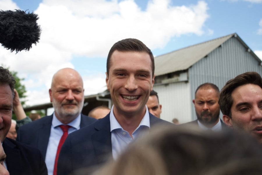 Législatives en France: dernier jour de campagne avant le saut dans l'inconnu