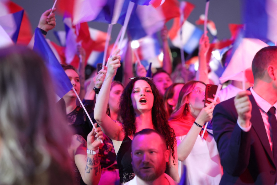 Législatives en France: le RN nettement en tête, devant la gauche et le camp présidentiel 
