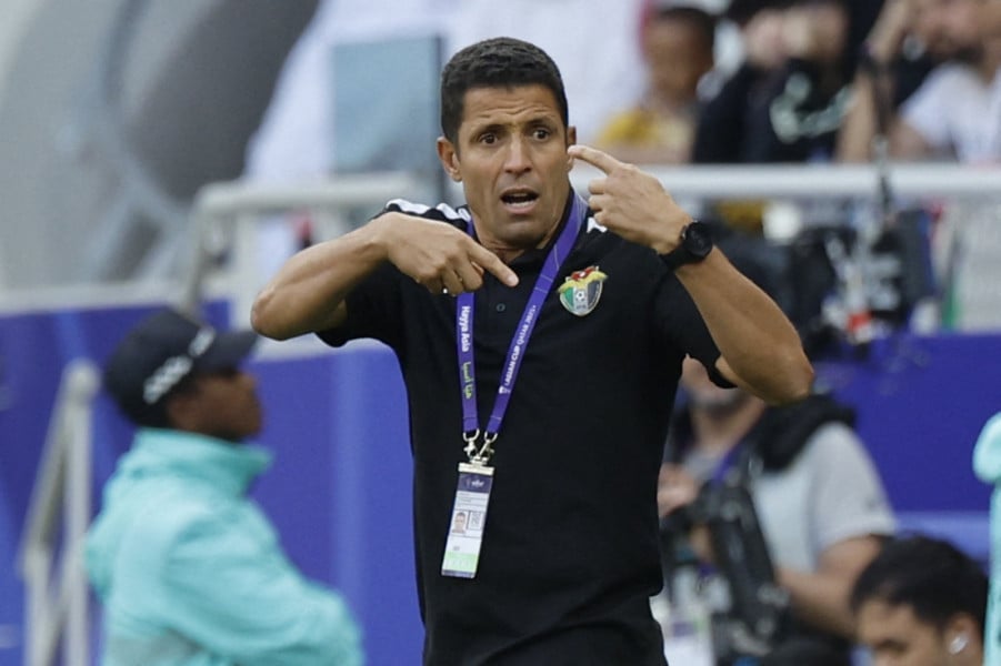 الحسين عموتة ضمن المرشحين لتدريب المنتخب السعودي