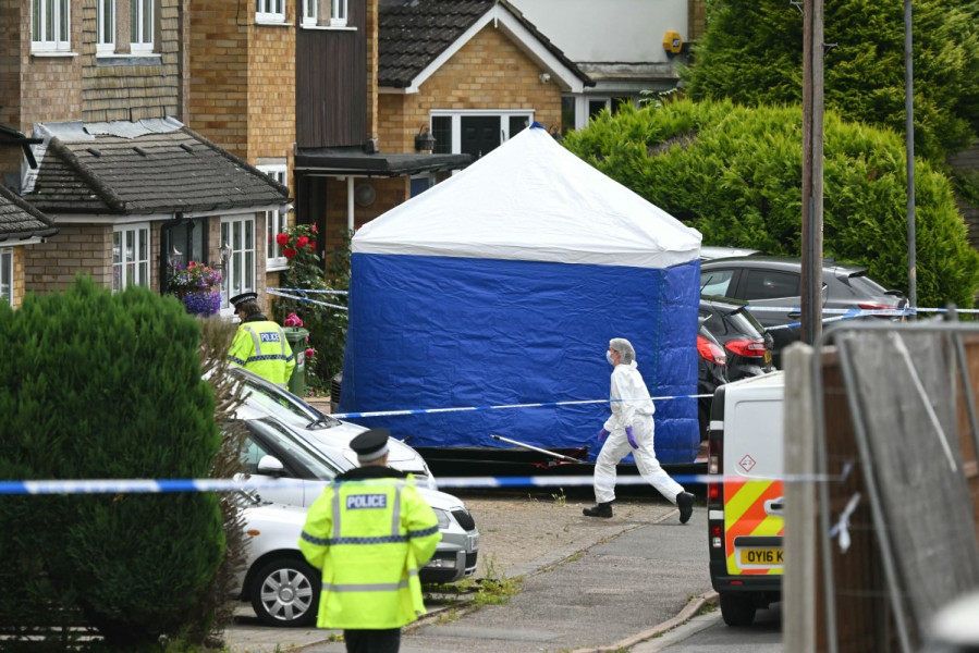 بعد مقتل 3 نساء .. الشرطة البريطانية تبحث عن رجل مسلح بقوس
