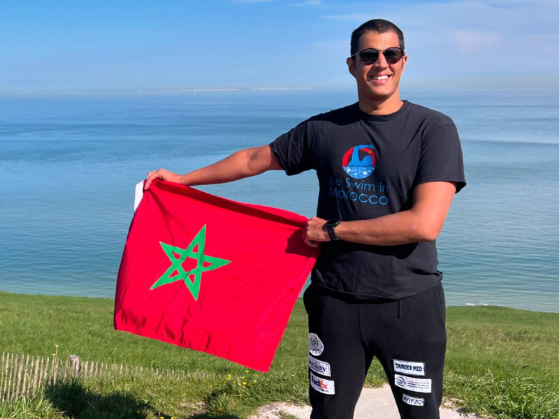 حسن بركة أول سباح مغربي ينجح في عبور قناة المانش