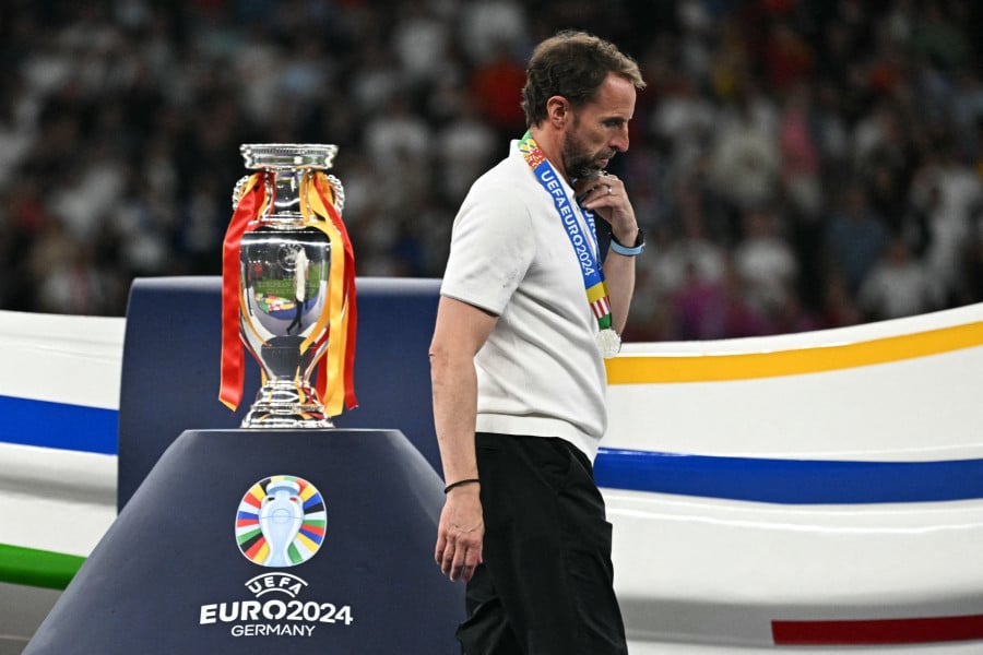 ساوثغيت يستقيل من تدريب المنتخب الإنجليزي 
