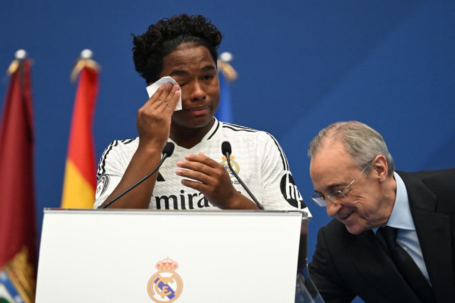 ريال مدريد يقدّم لاعبه البرازيلي إندريك 