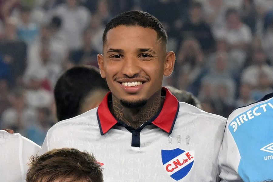 Décès d'un footballeur uruguayen qui s'était effondré en plein match