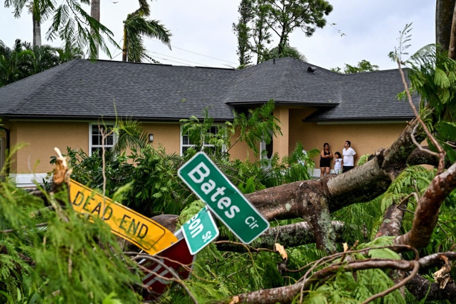 L'ouragan Milton s'abat sur la Floride, 2,5 millions de foyers sans électricité