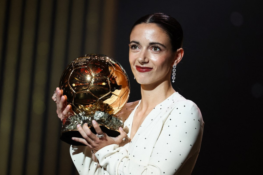 La joueuse du FC Barcelone Aitana Bonmati conserve son Ballon d'or