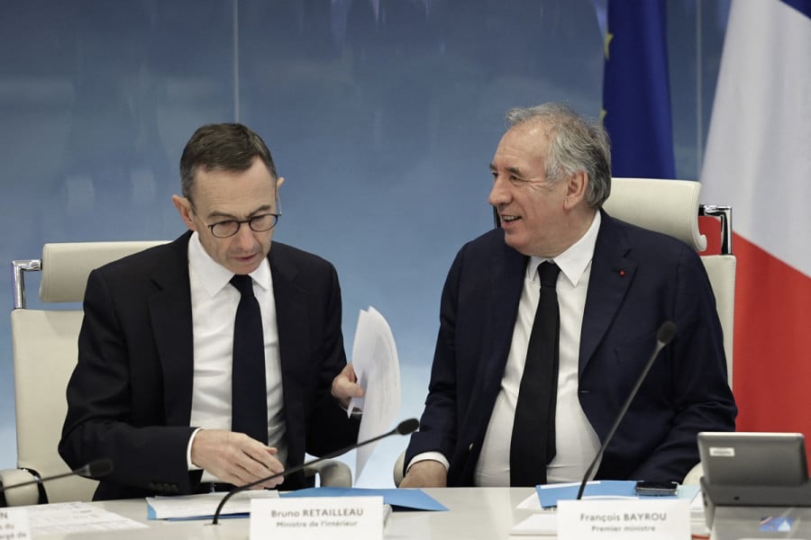 Gouvernement, budget: Bayrou consulte et compose 
