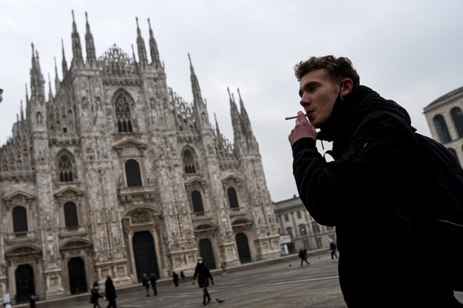 Fumer n'est plus tendance: Milan, capitale de la mode, interdit la cigarette dehors 