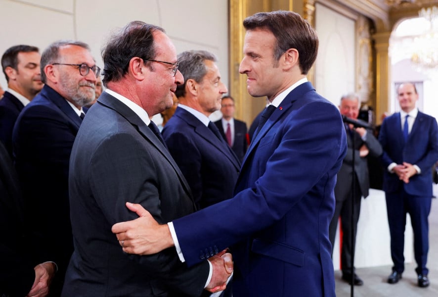 France: pour l'ex-président Hollande, Emmanuel Macron "doit terminer son mandat"