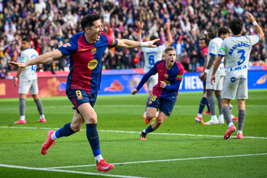 ليفاندوفسكي يقود برشلونة للفوز برباعية 