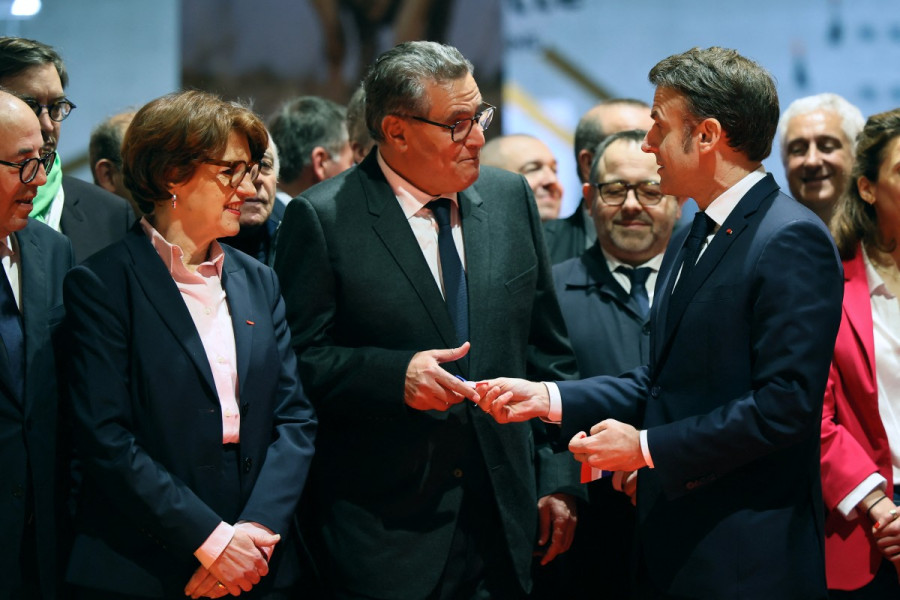 Aziz Akhannouch présent aux côtés du président français Emmanuel Macron à l'inauguration officielle du SIA de Paris, où le Maroc est invité d’honneur