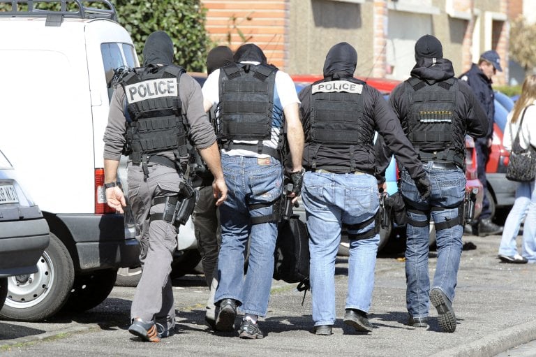 Attaque au couteau à Mulhouse: un mort, deux policiers gravement blessés