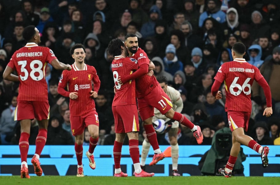 Liverpool domine Manchester City et survole la Premier League 