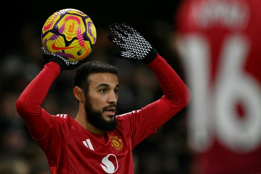مزراوي يشيد بزياش ويتحدث عن تجربته في مانشستر والتوفيق بين اللعب والصيام   