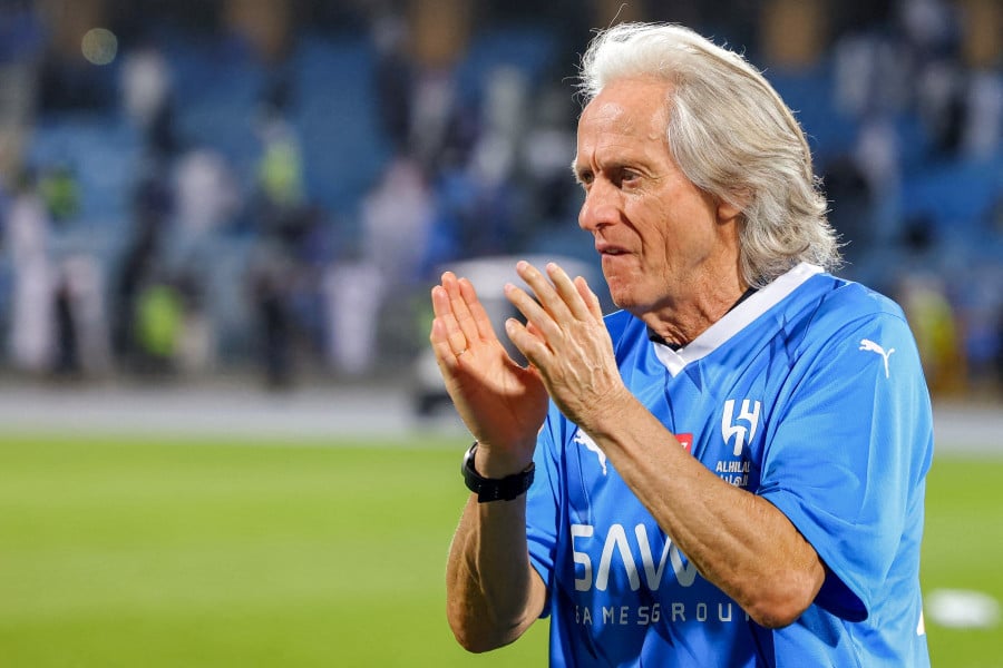 مدرب الهلال يطالب بإجراء مراجعة لتفسير تعثر الفريق 