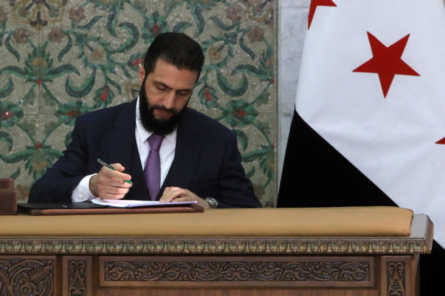Syrie: adoption d'une déclaration constitutionnelle, "nouvelle page de l'histoire"