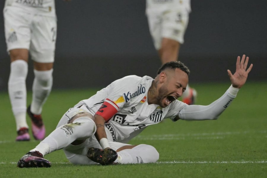 Neymar, touché à une cuisse, quitte la sélection brésilienne