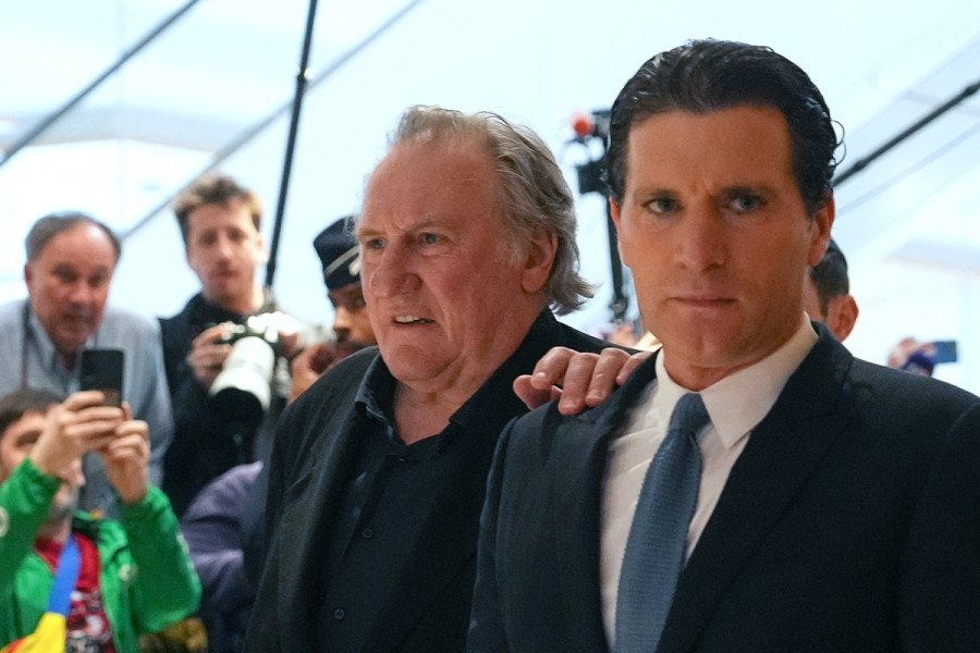 L'acteur français Gérard Depardieu jugé à Paris pour agressions sexuelles 