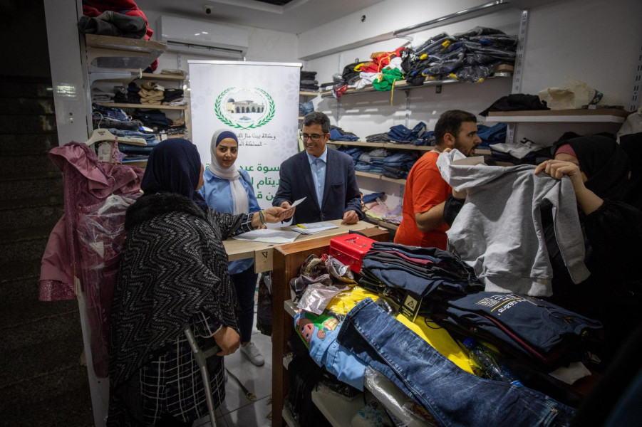 Ramadan : l’Agence Bayt Mal Al Qods Acharif clôt sa campagne d’aide humanitaire à Al Qods par la distribution de 200 tenues de l’Aïd aux orphelins parrainés par l’institution