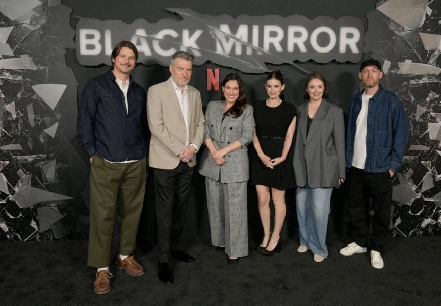 BLACK MIROR