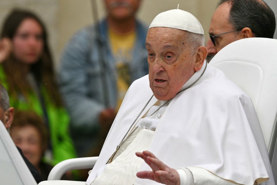 Vatican: le pape François est mort d'un AVC
