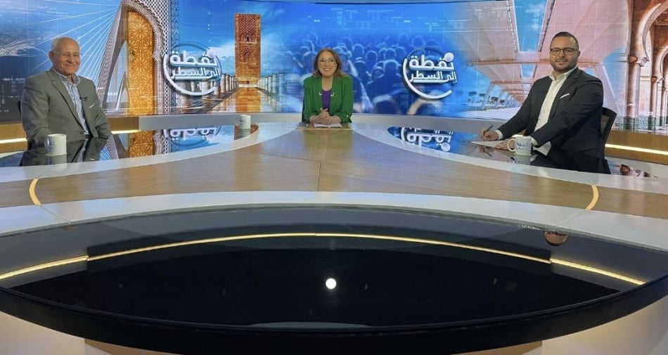 نقطة إلى السطر